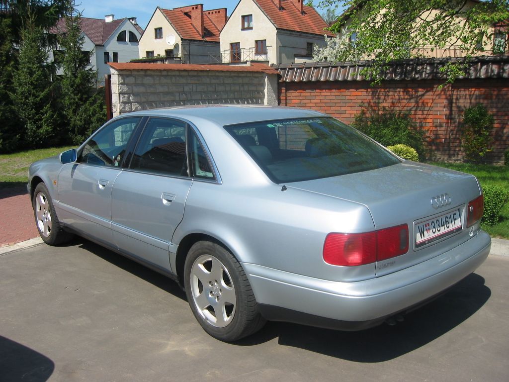 Audi A8-06.JPG