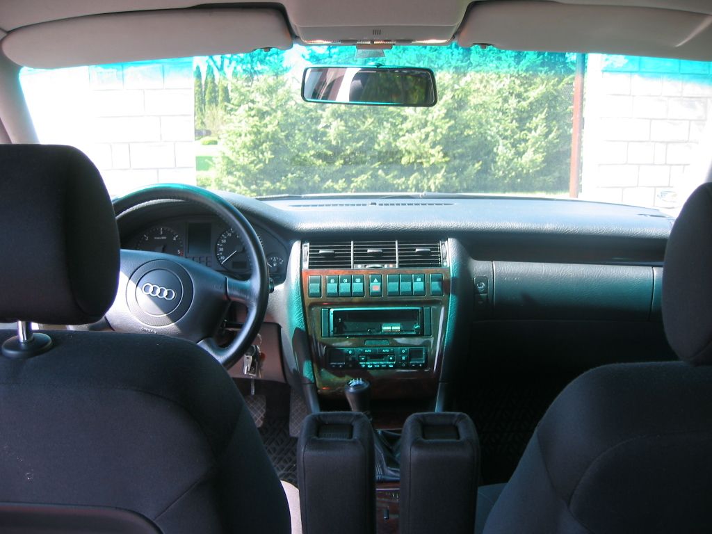 Audi A8-14.JPG
